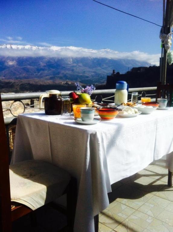 Ruols Guesthouse Gjirokastër Dış mekan fotoğraf