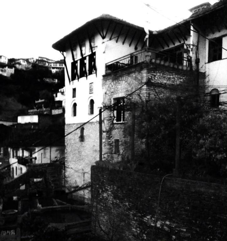 Ruols Guesthouse Gjirokastër Dış mekan fotoğraf