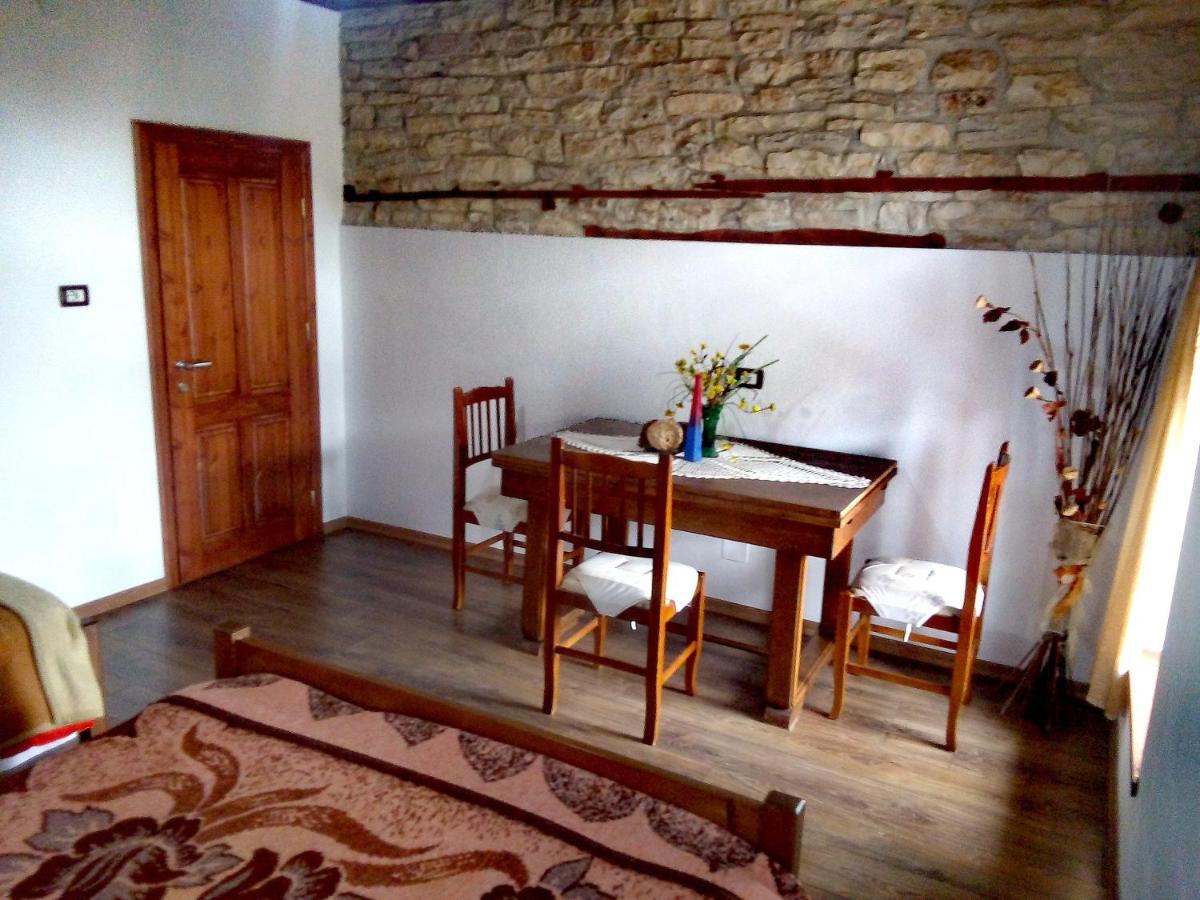 Ruols Guesthouse Gjirokastër Dış mekan fotoğraf