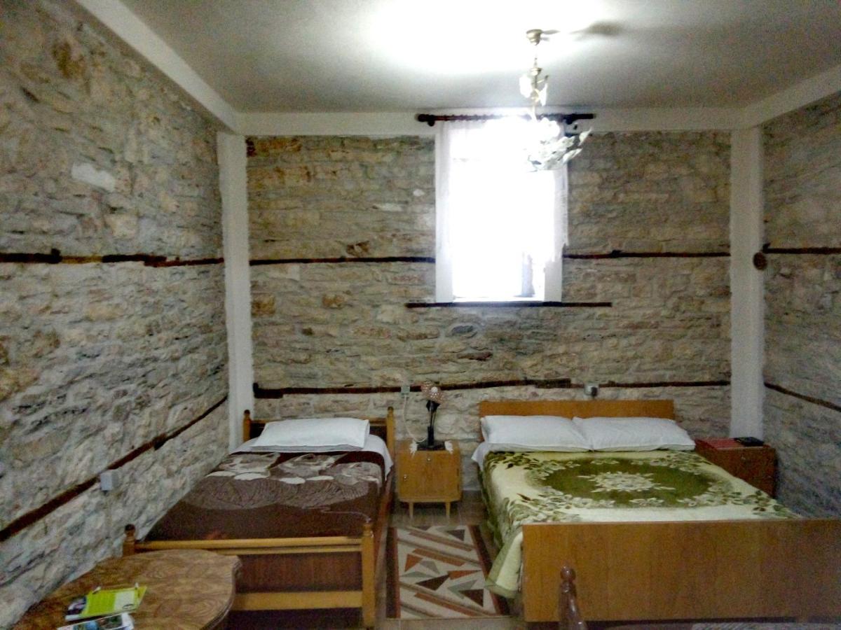 Ruols Guesthouse Gjirokastër Dış mekan fotoğraf